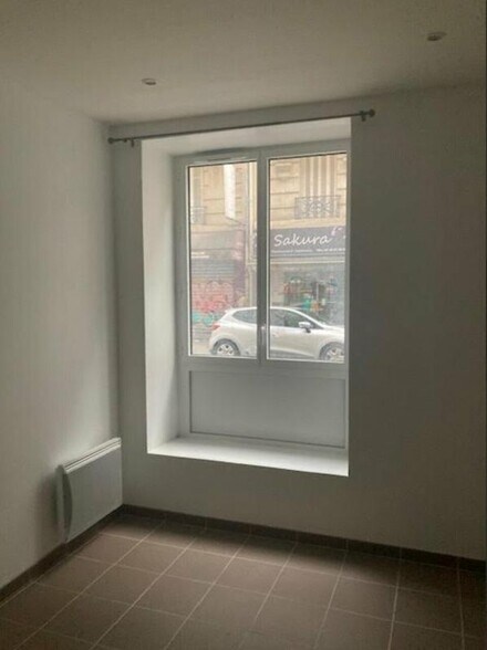 Retail in Paris to rent - Interior Photo - Image 2 of 8