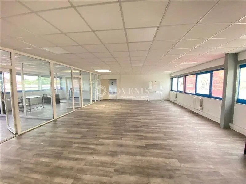 Office in Villepinte to rent Interior Photo- Image 1 of 11