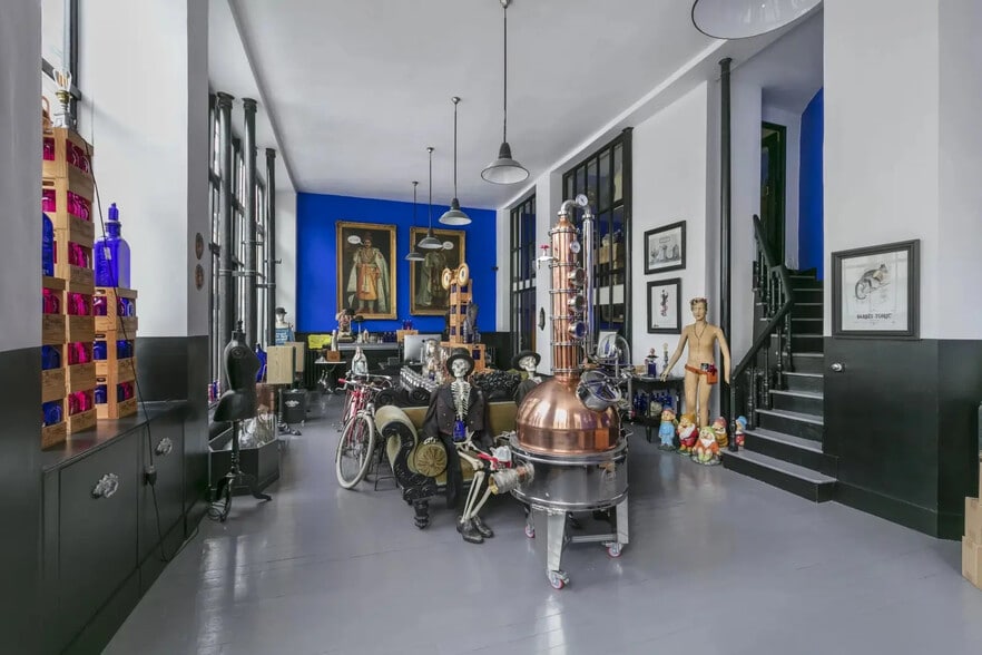 Build-to-Rent in Paris for sale - Building Photo - Image 2 of 9