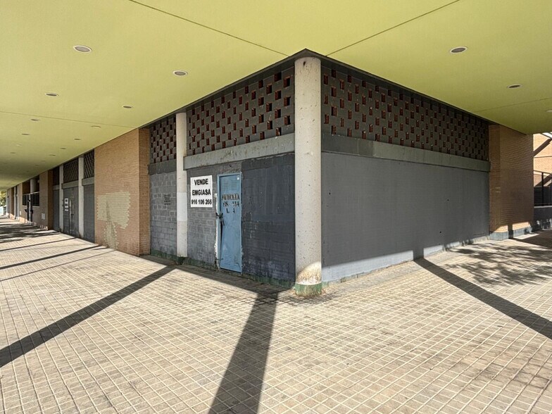 Retail in Alcorcón, Madrid to rent - Building Photo - Image 2 of 3