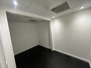49 Warrington St, Ashton Under Lyne to rent Interior Photo- Image 2 of 4