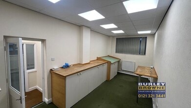 17 Reddicap Trading Estate, Sutton Coldfield to rent Interior Photo- Image 1 of 9