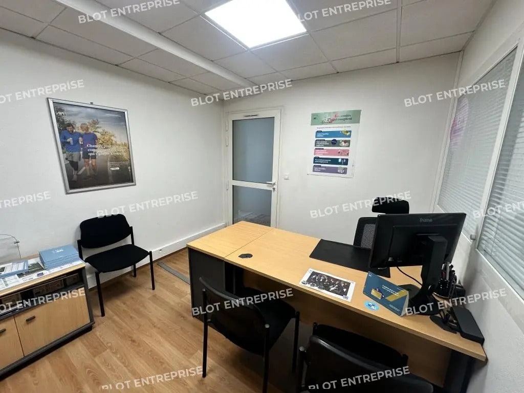 Office in Rennes for sale Interior Photo- Image 1 of 3