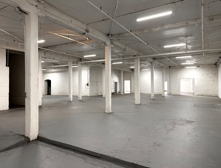 DTLA User or Development Opportunity portfolio of 2 properties for sale on LoopNet.co.uk - Interior Photo - Image 3 of 22