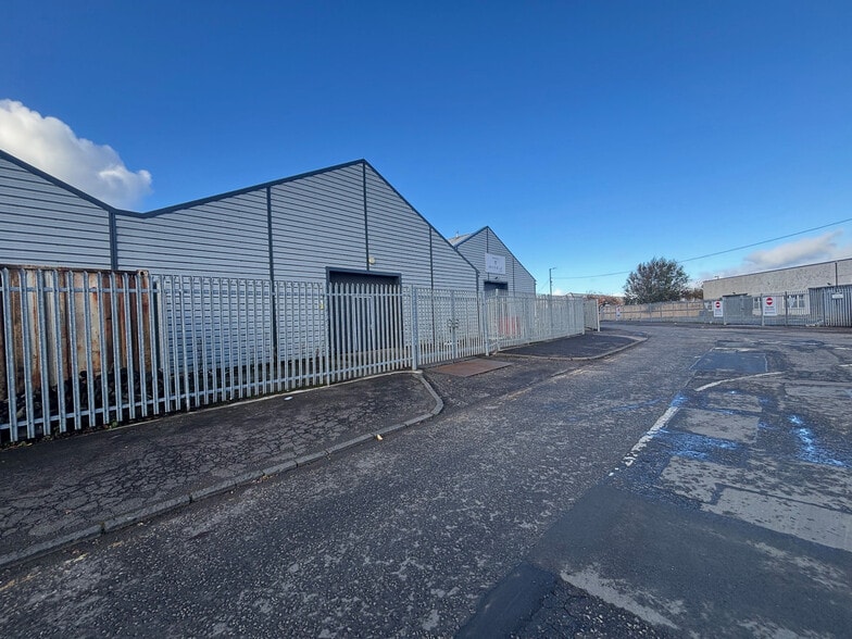 51 Montrose Ave, Glasgow to rent - Building Photo - Image 3 of 11