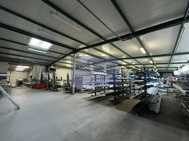 Light Industrial in Pessac to rent - Interior Photo - Image 3 of 13