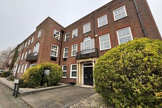 The Hart, Farnham to rent Building Photo- Image 1 of 5