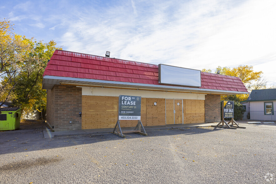 208 Railway Ave E, Drumheller, AB for rent - Primary Photo - Image 1 of 2