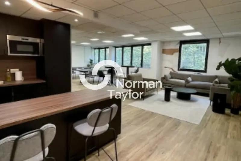 Office in Lyon to rent Interior Photo- Image 1 of 5