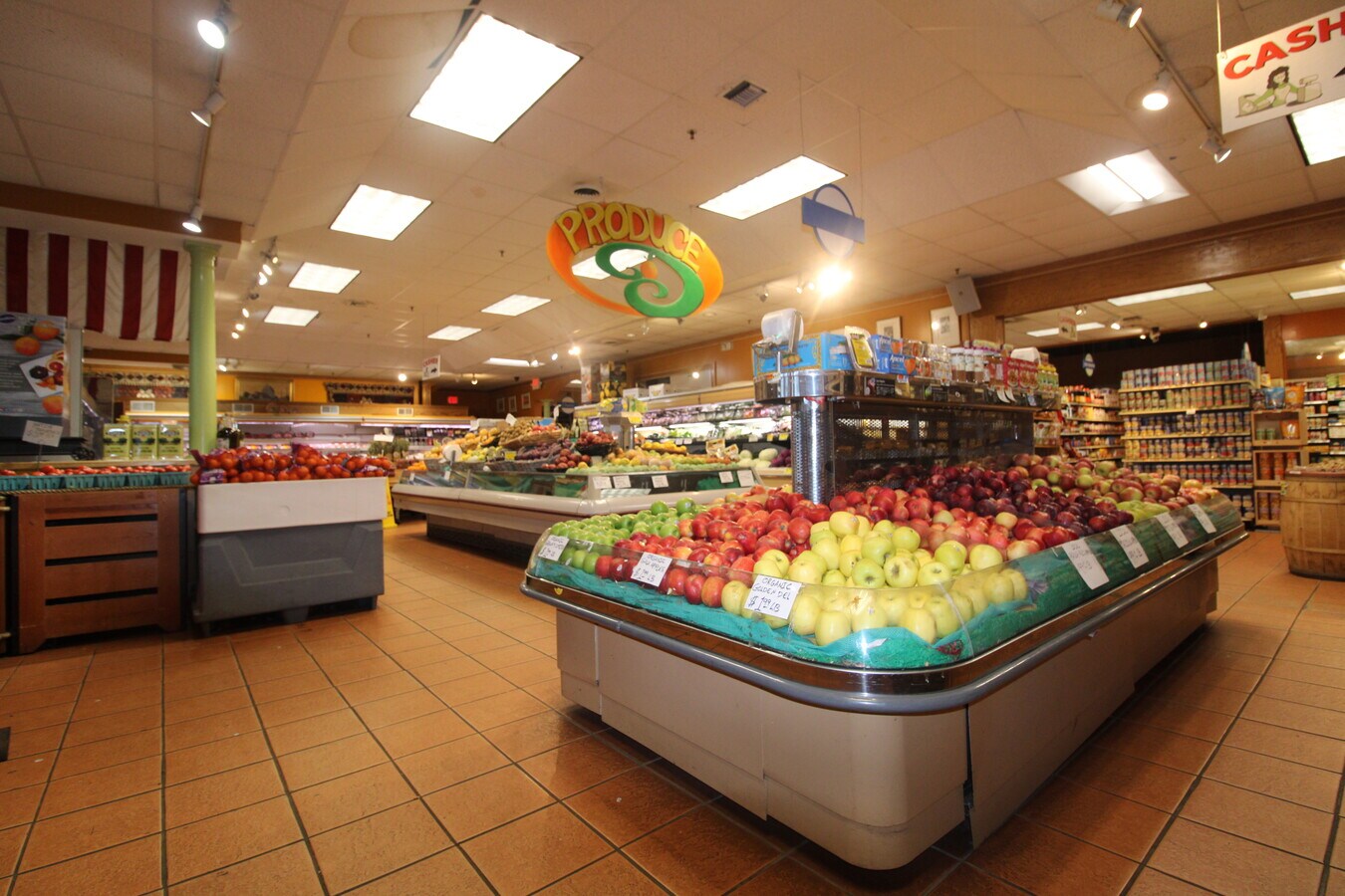 10 S Maple St, Hadley 01035 UK