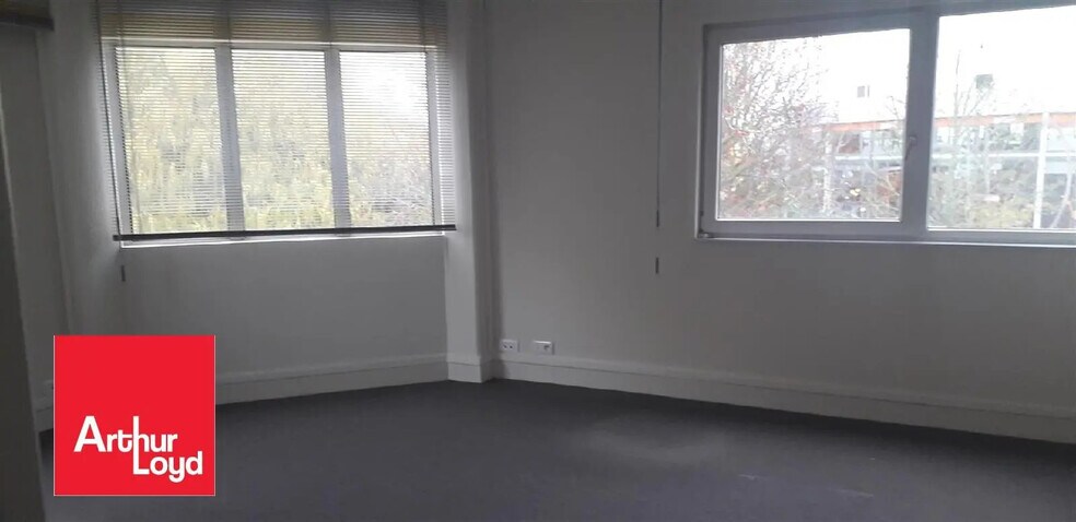 Office in Chartres to rent - Building Photo - Image 2 of 2