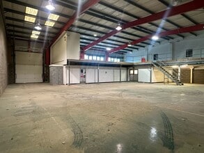 Napier Rd, Bedford to rent Interior Photo- Image 2 of 6