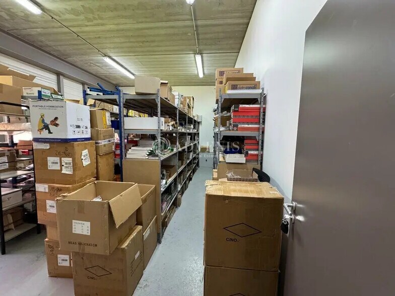 Light Industrial in Champs-sur-Marne to rent - Interior Photo - Image 3 of 9