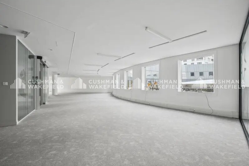 Office in Puteaux to rent - Interior Photo - Image 2 of 6