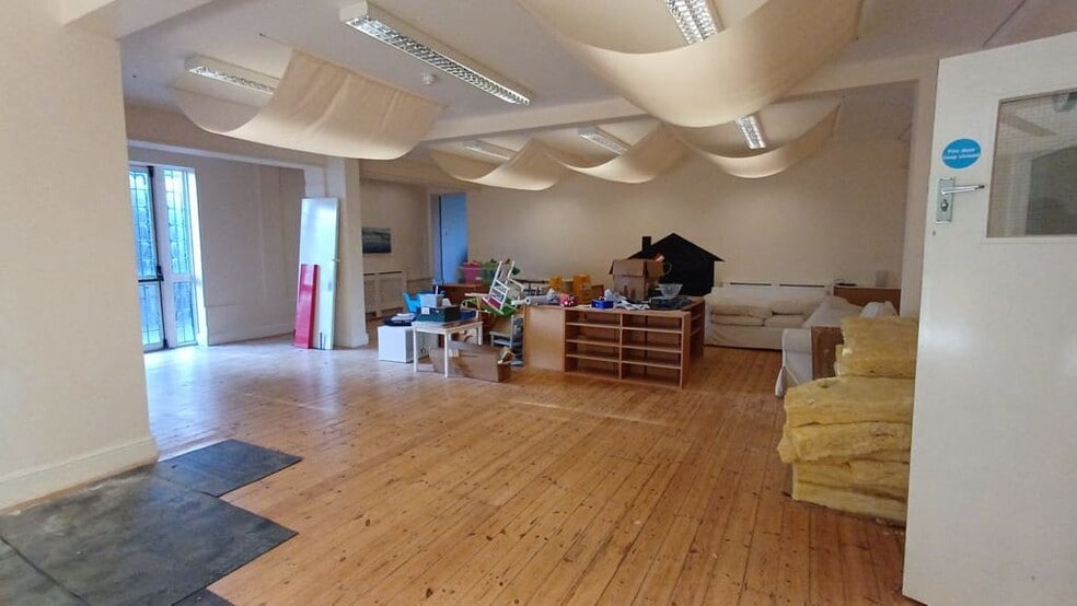 26 Norton Way N, Letchworth Garden City for sale - Interior Photo - Image 2 of 5