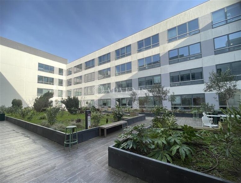 Office in Le Bourget to rent - Building Photo - Image 3 of 10