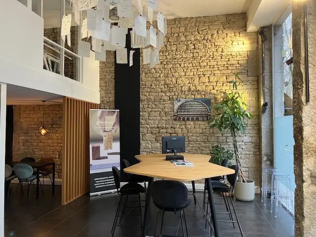 Retail in Lyon to rent Building Photo- Image 1 of 25