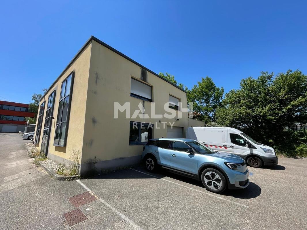 Light Industrial in Champagne-au-Mont-d'Or for sale Building Photo- Image 1 of 12