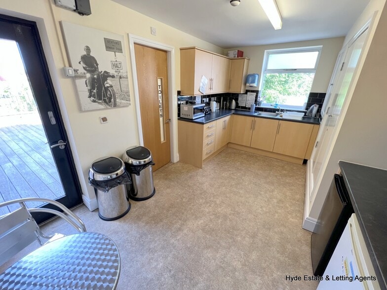 1 Chapel St, Manchester to rent - Interior Photo - Image 3 of 8