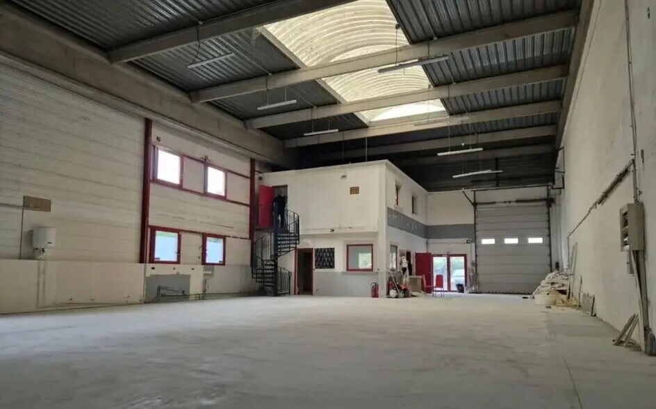 60 Rue Marcel Dassault, Bondy to rent - Interior Photo - Image 2 of 4