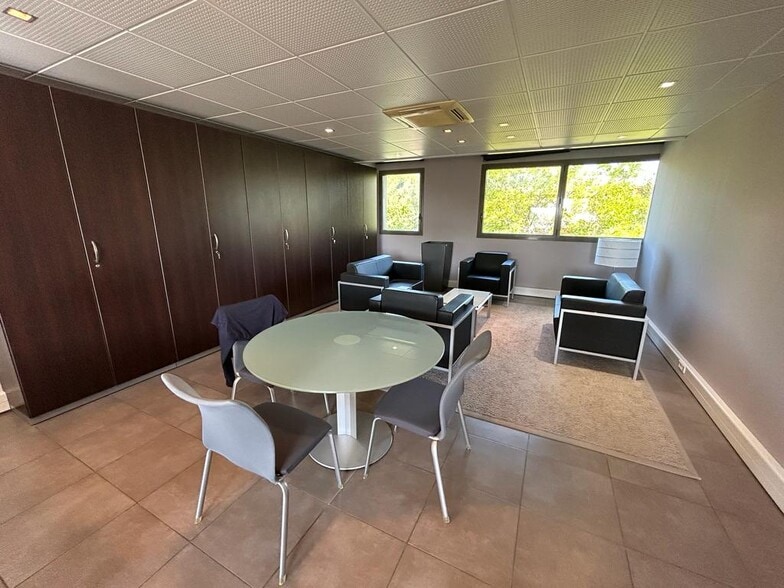 515 Avenue De La Tramontane, La Ciotat for sale - Interior Photo - Image 3 of 6