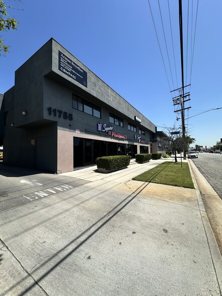 11755 Victory Blvd, North Hollywood, CA for rent - Building Photo - Image 1 of 1