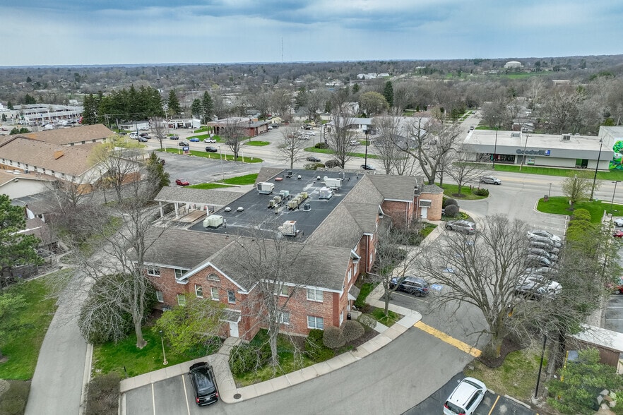 4615 E State St, Rockford, IL to rent - Building Photo - Image 2 of 4