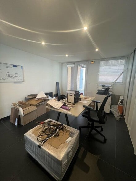 10 Rue Du Docteur Armaing, Plaisance-du-Touch to rent - Interior Photo - Image 3 of 5