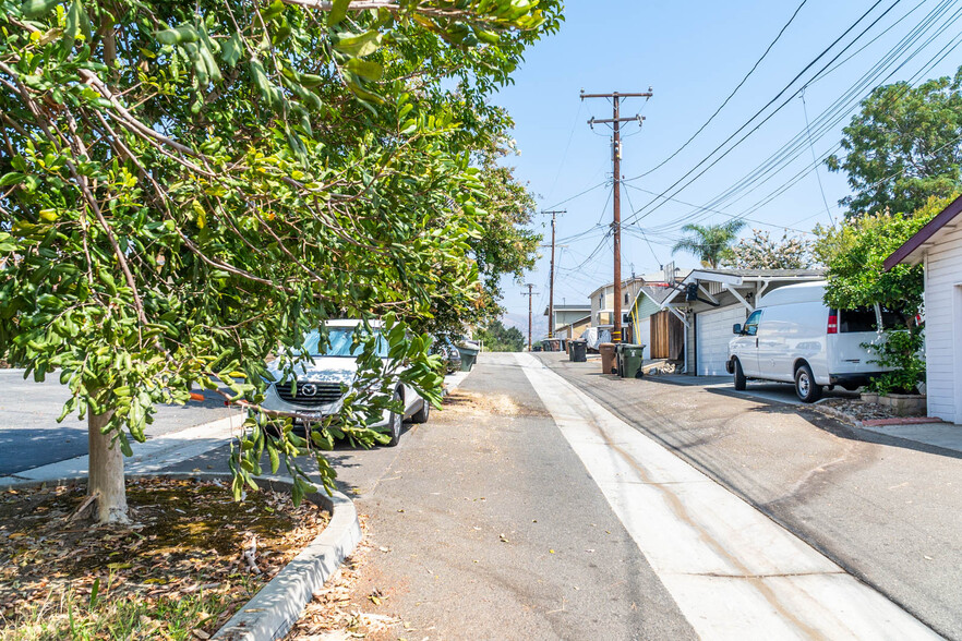 327 E Birch St, Brea, CA for sale - Primary Photo - Image 1 of 1