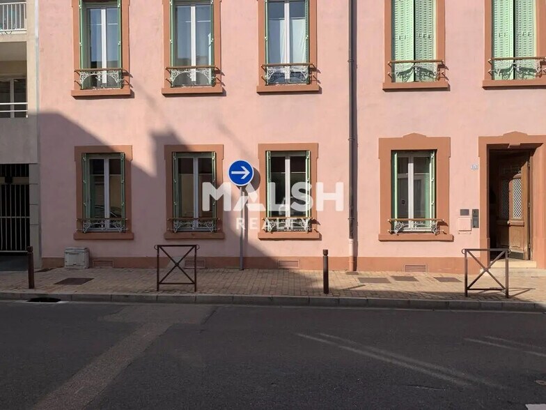 Office in Villefranche-sur-Saône to rent - Primary Photo - Image 1 of 13