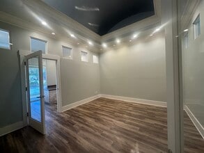 49 Pennington Dr, Bluffton, SC to rent Interior Photo- Image 2 of 9