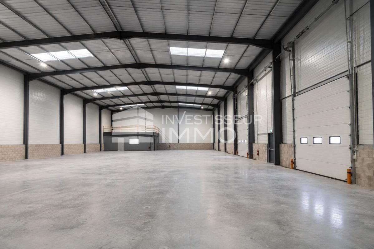 Light Industrial in Combs-la-Ville to rent Building Photo- Image 1 of 5