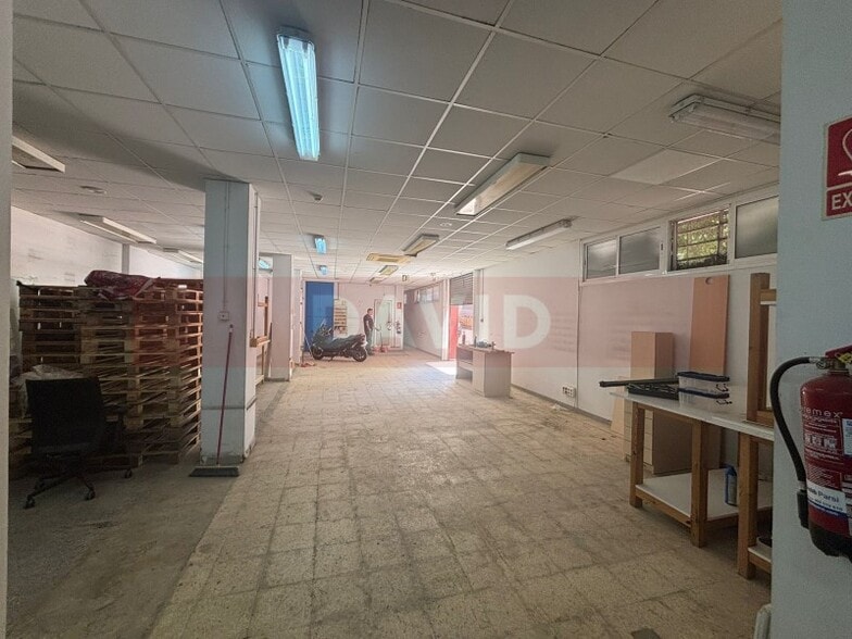 Retail in Barcelona, Barcelona to rent - Interior Photo - Image 2 of 2