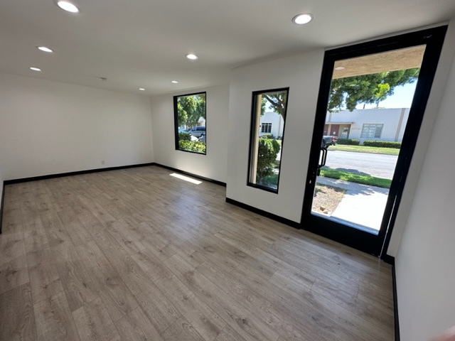 768-784 Newton Way, Costa Mesa, CA for rent - Interior Photo - Image 2 of 5