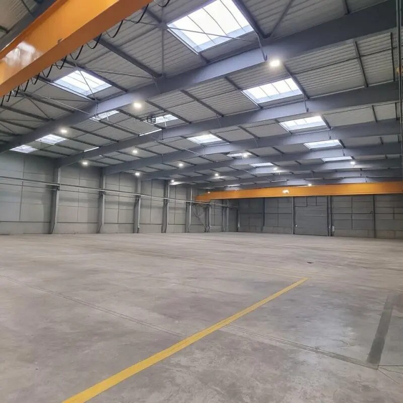 Light Industrial in Compans to rent Interior Photo- Image 1 of 3