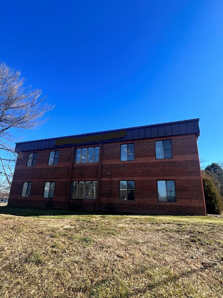 9299 Old Keene Mill Rd, Burke, VA for sale - Building Photo - Image 2 of 4