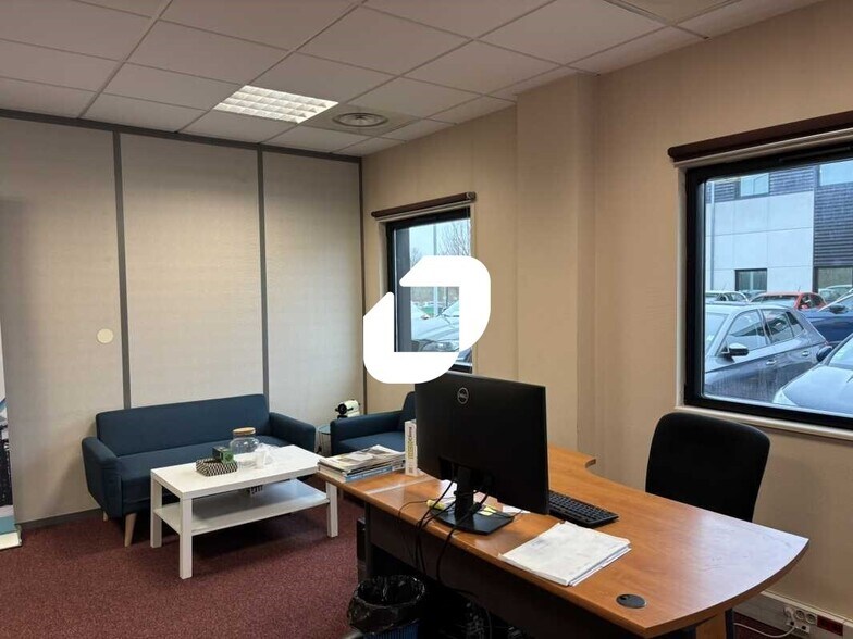 Office in Rillieux-la-Pape to rent - Interior Photo - Image 2 of 13