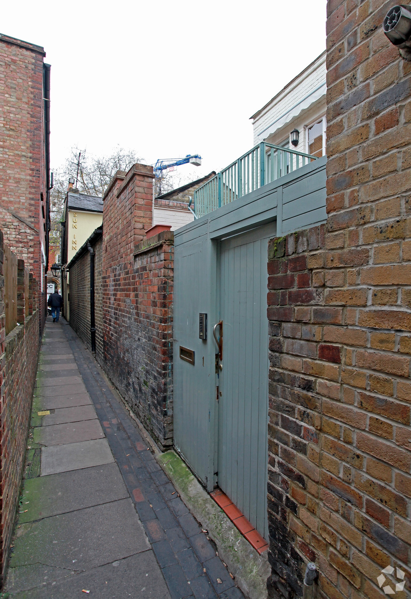 1 Sun Aly, Richmond to rent Primary Photo- Image 1 of 3