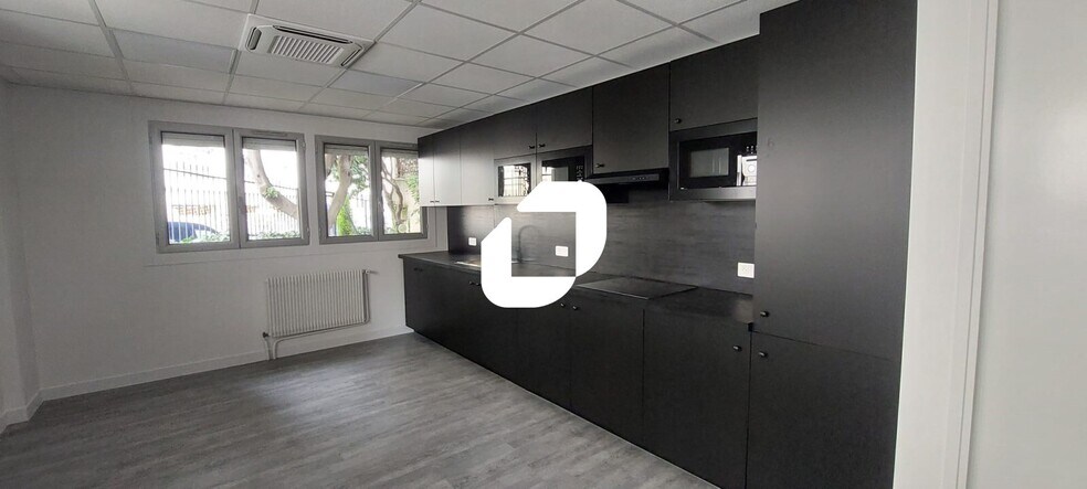 Office in Paris for sale - Interior Photo - Image 2 of 7