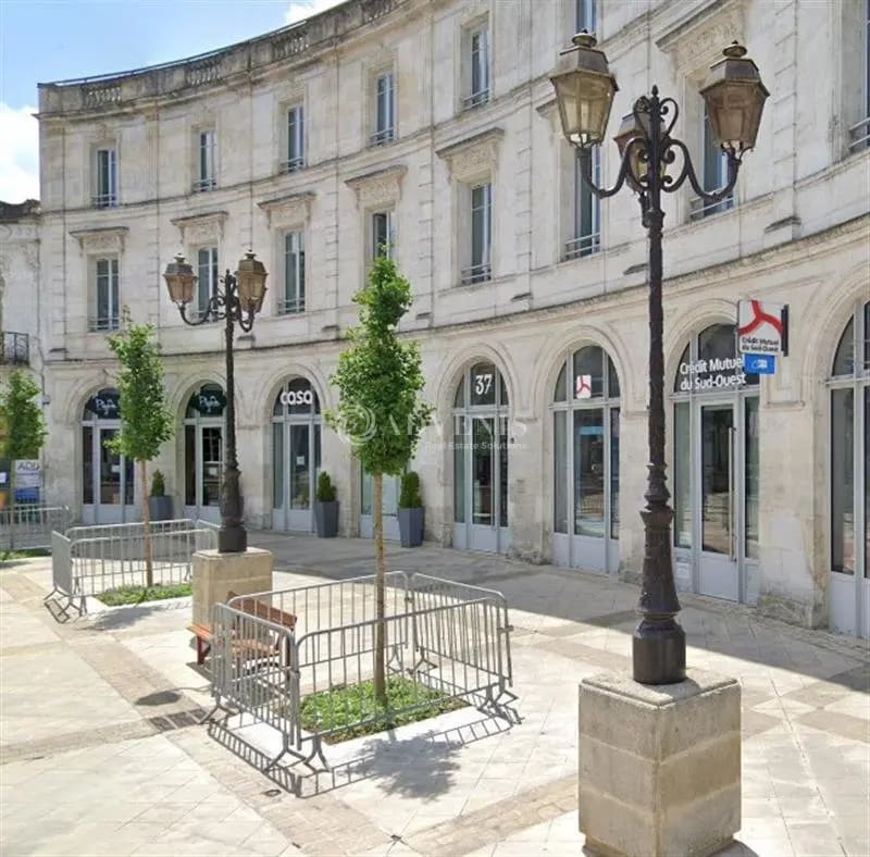 Location Commerce 500 m² - Photo 1