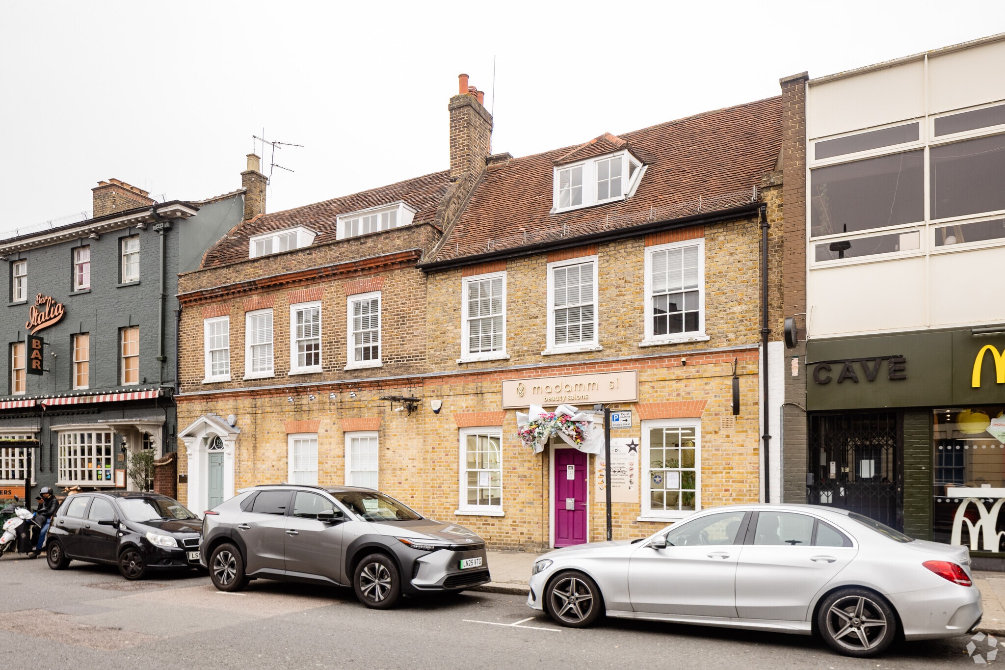 122-123 High St, Uxbridge to rent Primary Photo- Image 1 of 10