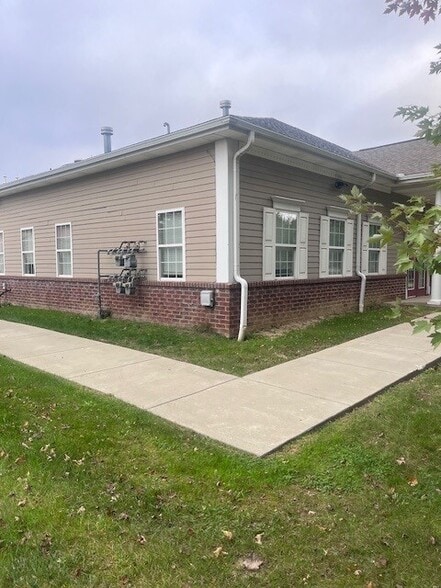 5010 Gateway Dr, Medina, OH to rent - Building Photo - Image 2 of 6