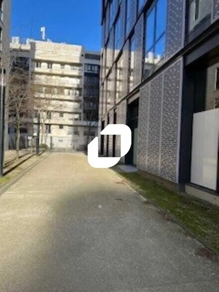 Retail in Boulogne-Billancourt to rent - Building Photo - Image 3 of 12