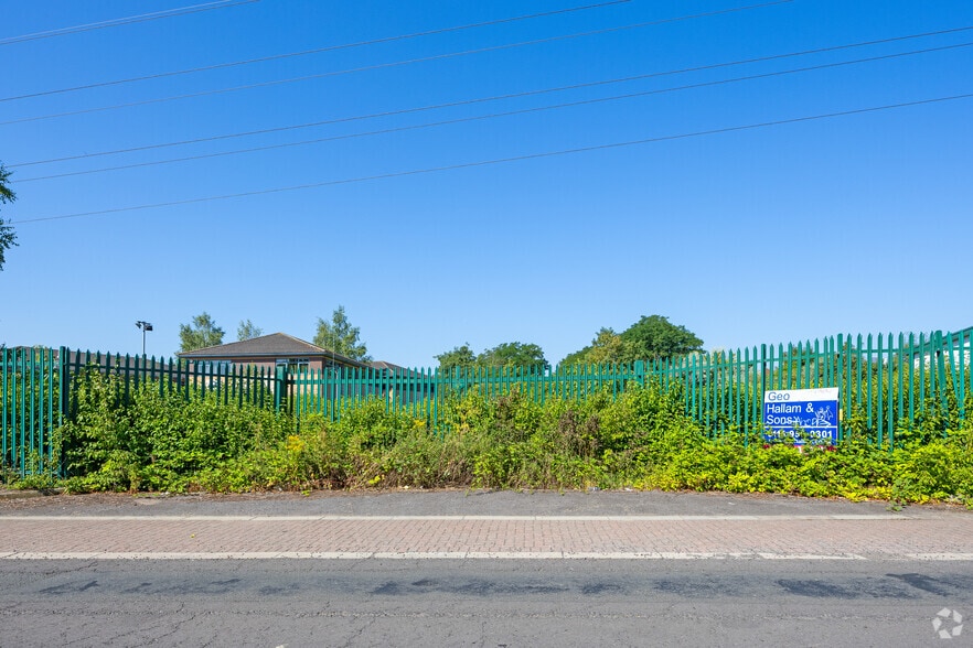 Rennie Hogg Rd, Nottingham to rent - Primary Photo - Image 1 of 1