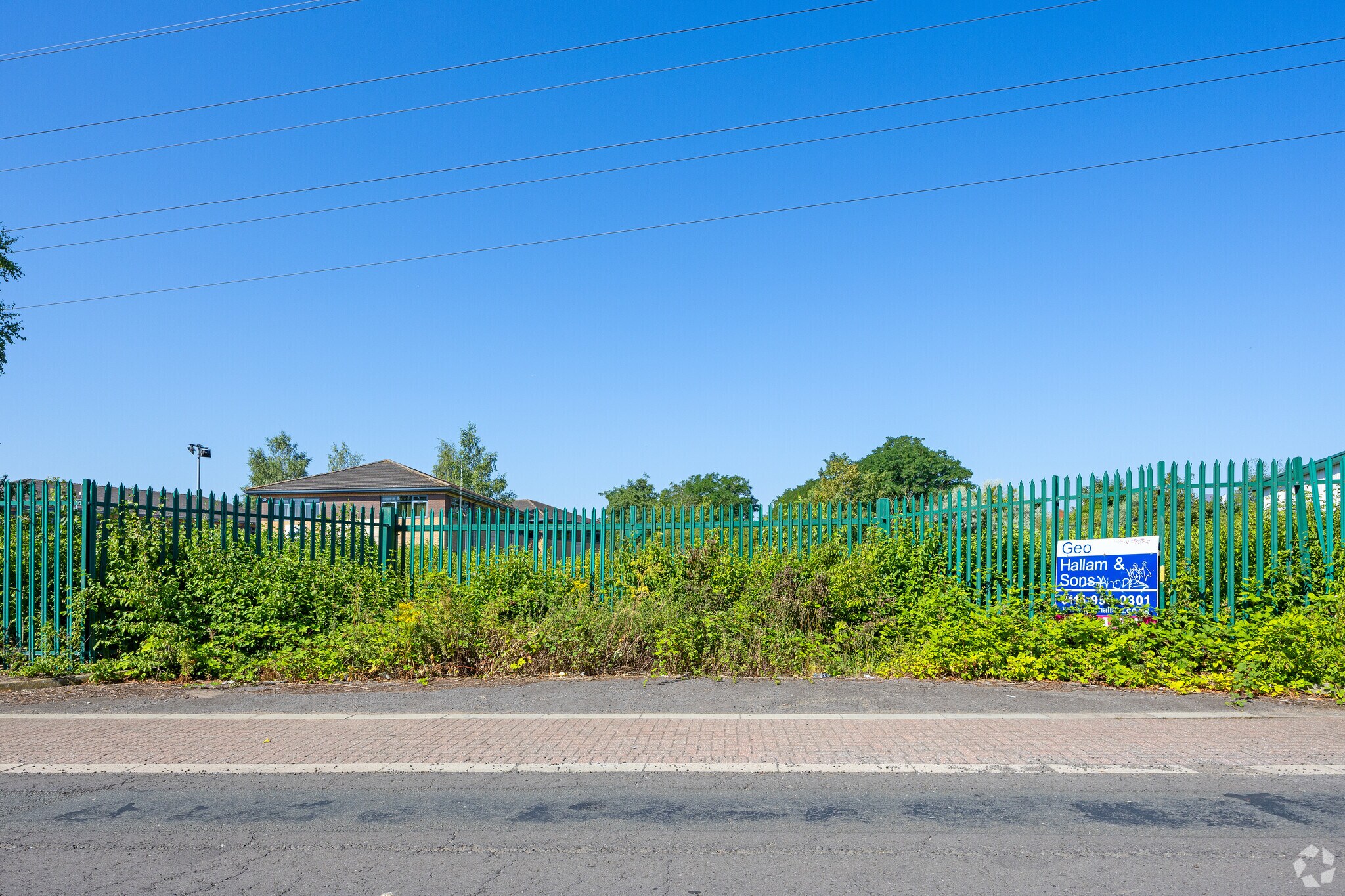 Rennie Hogg Rd, Nottingham to rent Primary Photo- Image 1 of 2