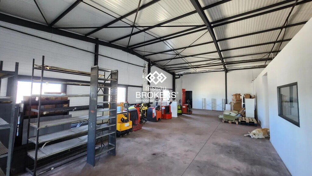 Location Entrepôt 108 m² - Photo 1