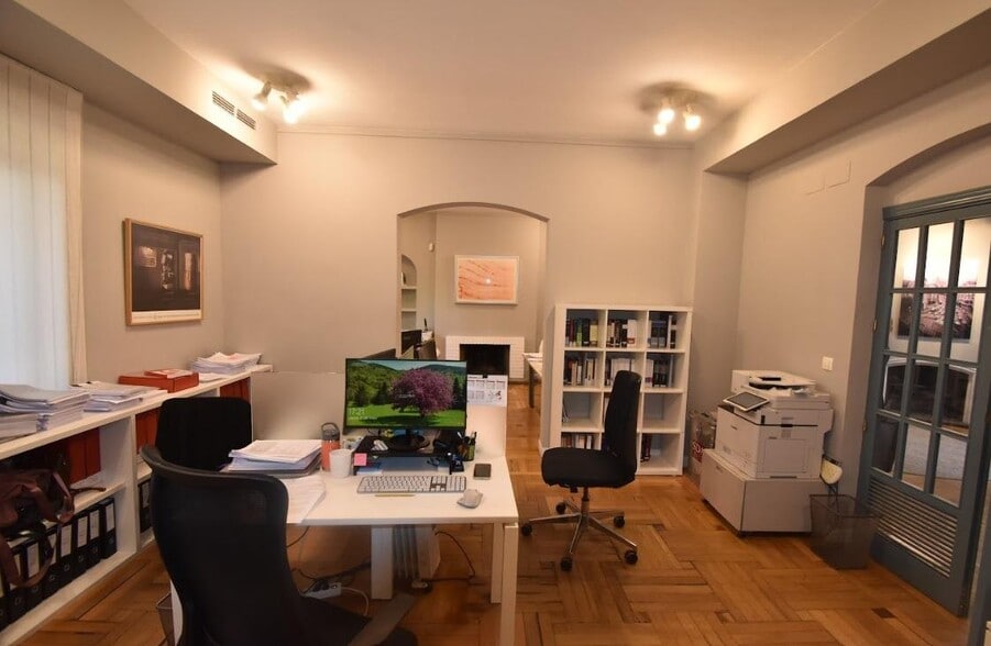 Office in Madrid, Madrid to rent - Interior Photo - Image 3 of 10