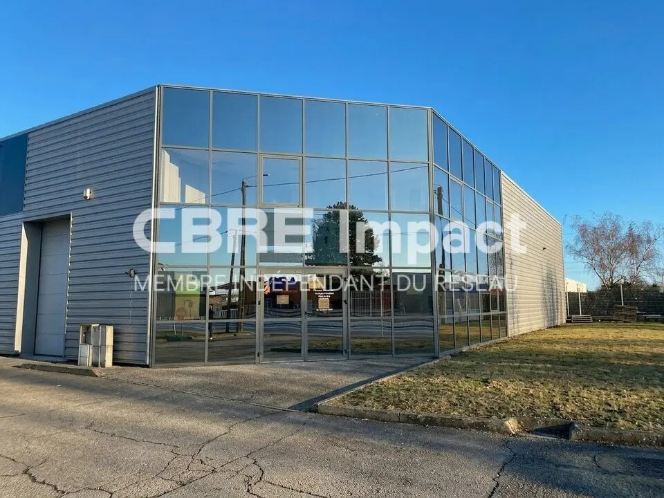 Location Local d'activités 500 m² - Photo 1