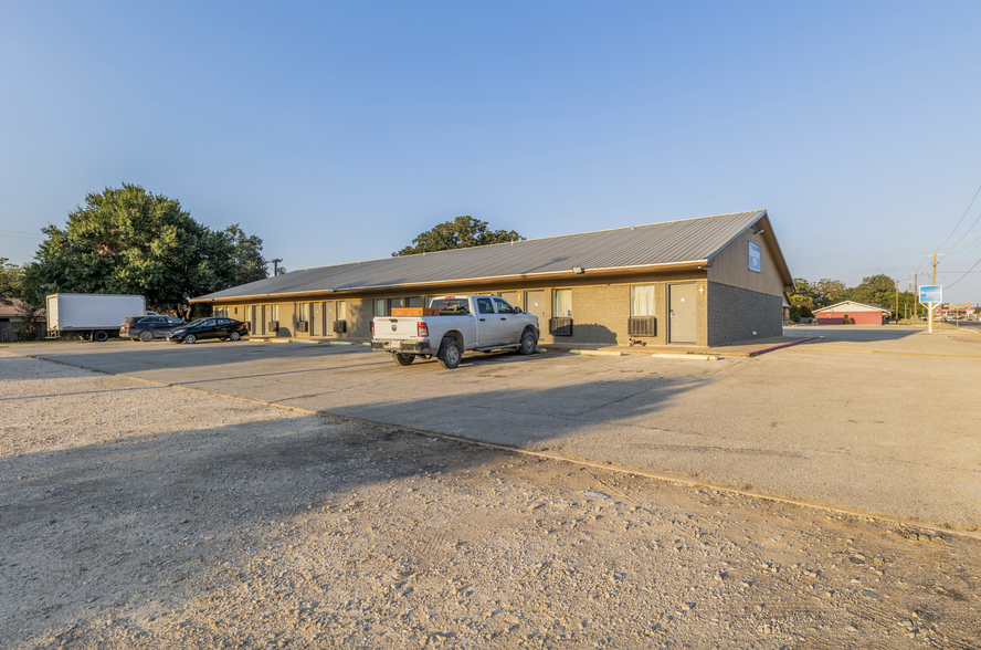 1200 W Cameron Ave, Rockdale, TX for sale - Building Photo - Image 3 of 12