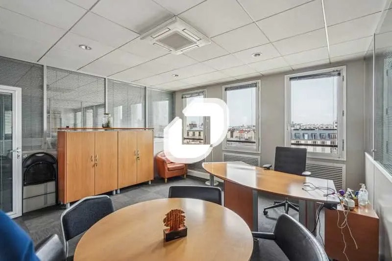 Office in Montreuil to rent - Interior Photo - Image 2 of 12